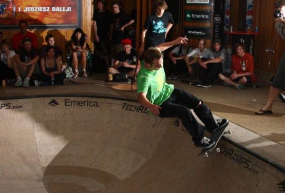 5-0 skateboard - cracow bowl