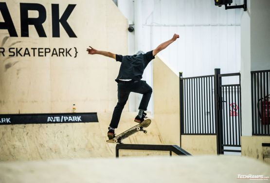 AvePark skatepark modular cubierto 