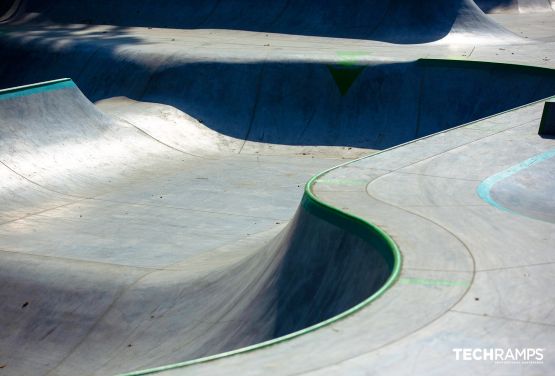 Skatepark aus Beton - Zielonka