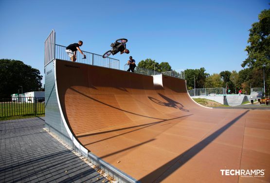 Skatepark aus Beton - Zielonka