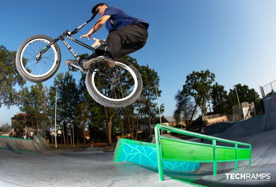 Skatepark aus Beton - Zielonka