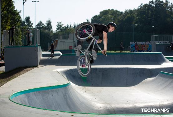 Skatepark aus Beton - Zielonka