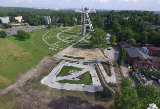 Widok z góry na skatepark w Chorzowie