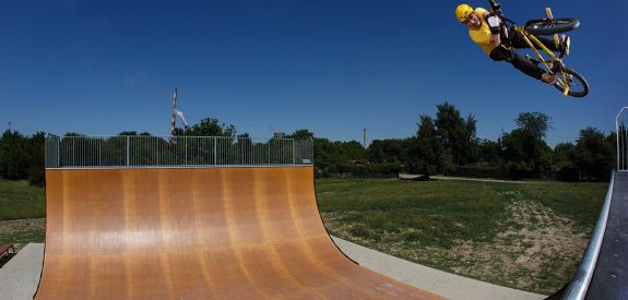 BMX on the ramp