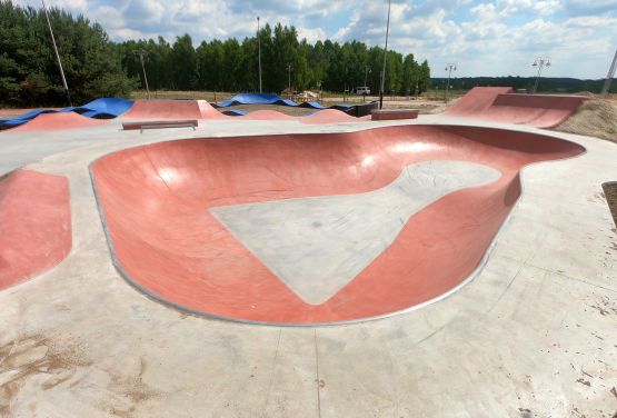 Rojo bowl - skatepark en Sławno