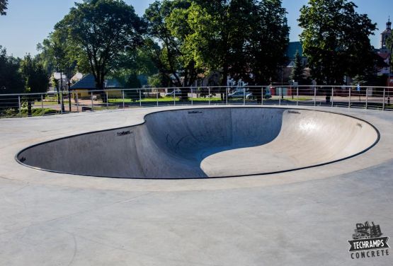 Skatepark from concrete and metal