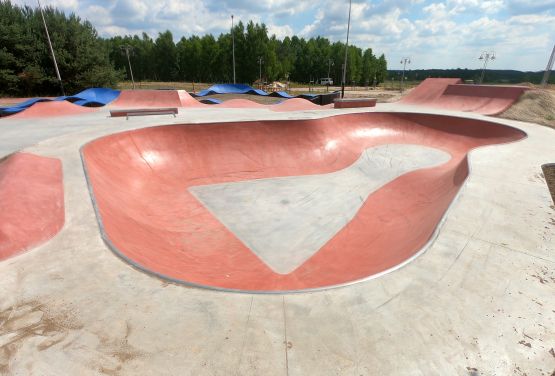 Red bowl - skatepark in Sławno