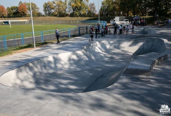 Concrete bowl in skatepark