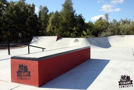 Concrete skatepark in Trzebież