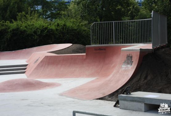 Red quarterpipe - Cracow