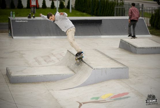 Hormigón mini quarter pipe - skatepark Dąbrowa Tarnowska