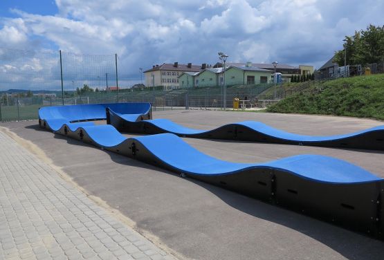 Vue de l'aire de jeux pour vélos à Dukla