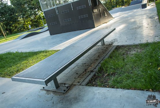 Skatepark w Rabce Zdroju - widok na przeszkodę