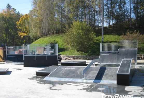 Elemente des Skateparks in Świeradów-Zdrój in Polen