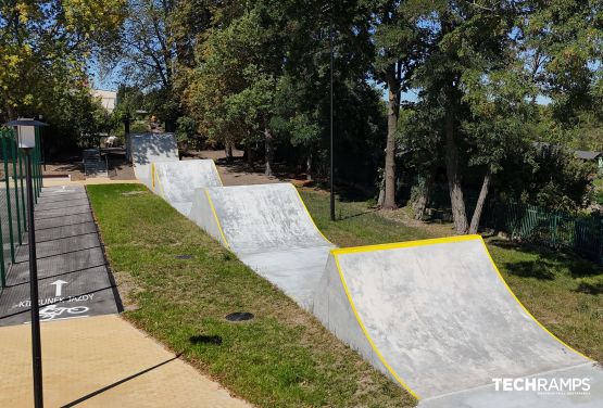 Skatepark und Betonpumptrack in Minsk Mazowiecki