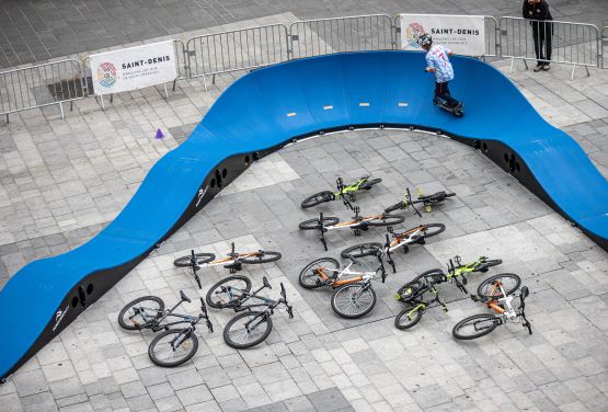 Mobile bicycle track