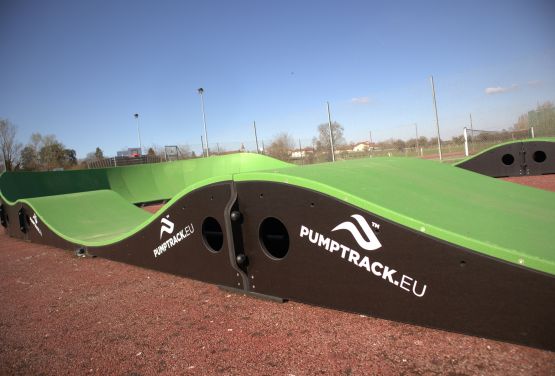 Non-stationary modular pumptrack