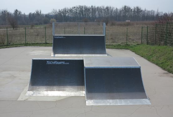 Modułowe elementy w skateparku w Tarnowskich Górach (ślaskie)