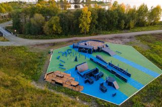 Hindernisse im Parkour-Park