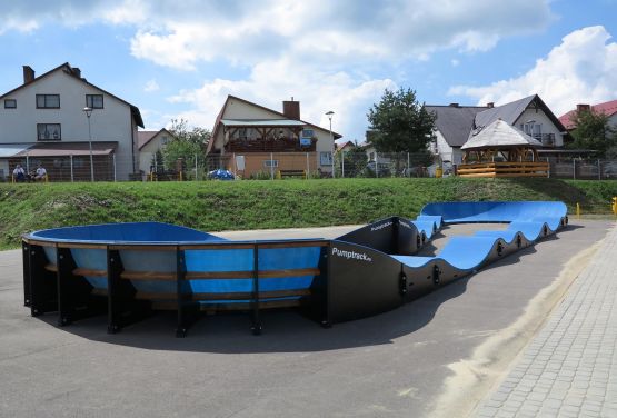 pumptrack compuesto en la ciudad de Dukla