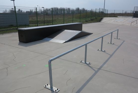 Poręcz i funbox - Tarnowskie Góry skatepark (śląskie)