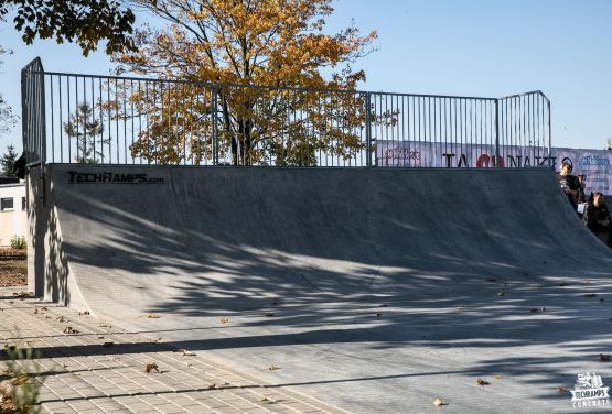 Skatepark monolityczny w Nakle