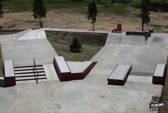 Przysucha - Skatepark de hormigón - woodcamp