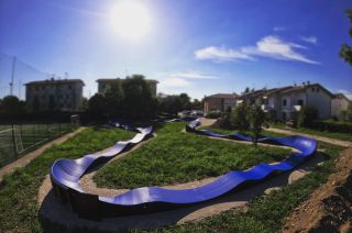 Pumptrack fabriqué avec une technologie modulaire