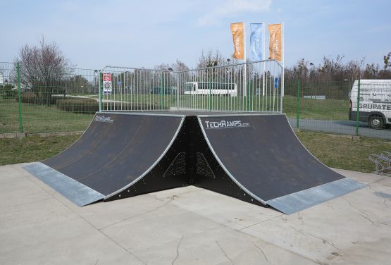 Quarter Pipe au skatepark à Tarnowskie Góry