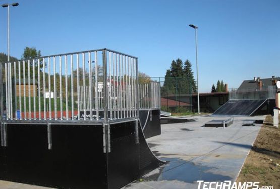 quarter ramp skatepark in Świeradów-Zdrój