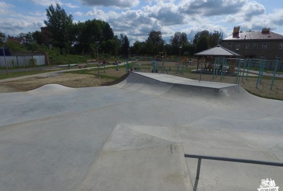Skatepark z betonowymi elementami - Przemyśl