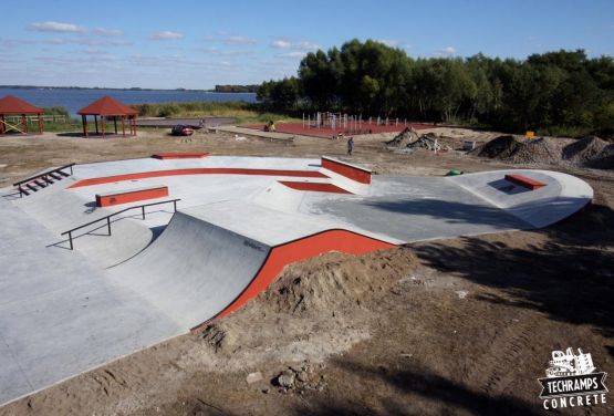 Concrete skatepark in Trzebież