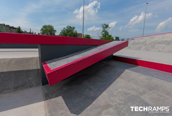 Skatepark betonowy Brzeg 
