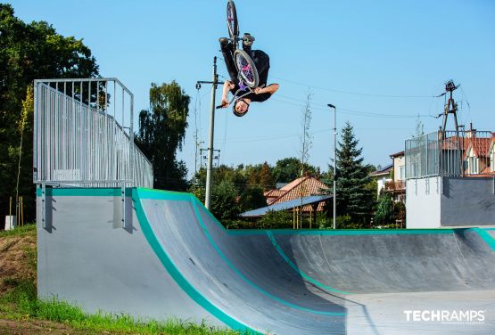 Skatepark betonowy - Zielonka