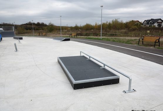 Manualpad/rail - Bilcza skatepark