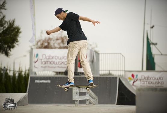 Hormigón / madera - skatepark Dąbrowa Tarnowska