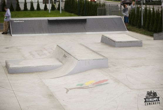 Hybride - skatepark dans deux technologies