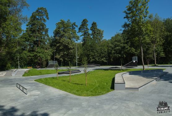Hindernisse in Rabka-Zdrój skatepark