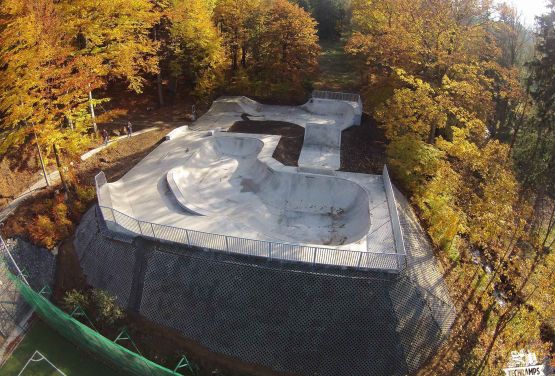 Beton skatepark in Szklarska Poręba in Polen