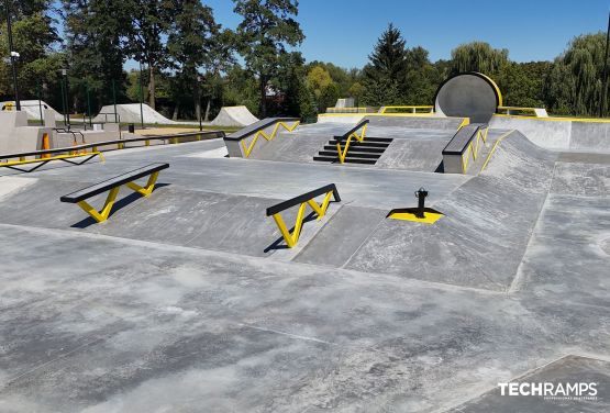Skatepark &amp; concrete pumptrack in Minsk Mazowiecki
