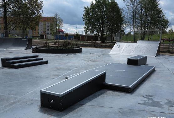 Obstáculo en skatepark modular (Pisz)