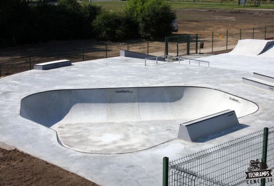 Skatepark en béton - Wolsztyn Pologne