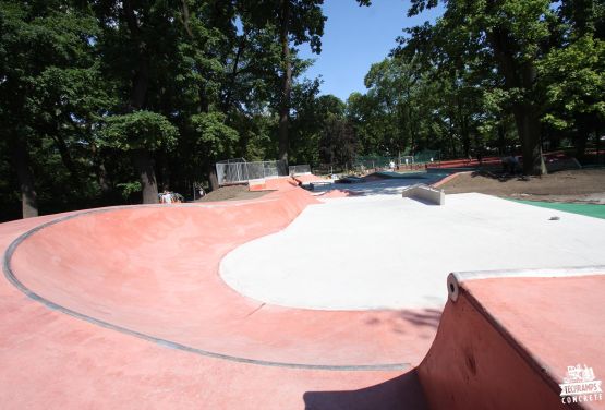 Skatepark betonowy Park Jordana