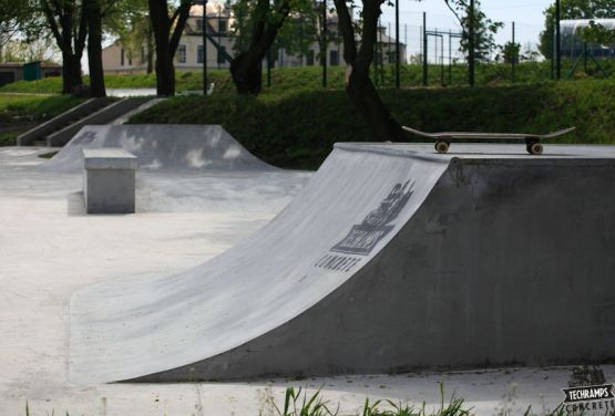 Betonowy skatepark 