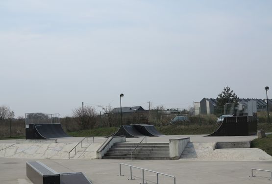 Skatepark w Tarnowskich Górach (śląskie) - widok z boku