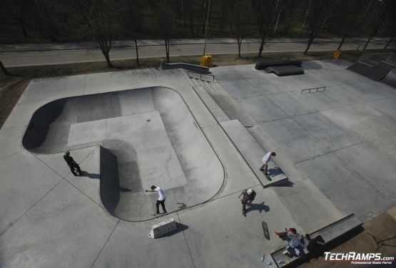 Skatepark en béton à Oświęcim