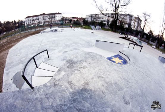 Tarnów - Skatepark en béton