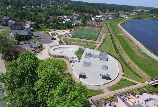 Beton et tin skatepark à Wąchock