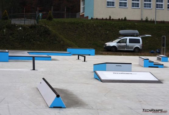 Vue sur les obstacles - skatepark Torzym