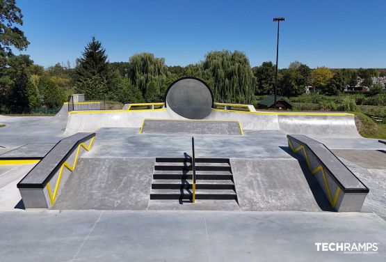 Skatepark und Betonpumptrack in Minsk Mazowiecki